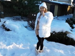 Amateur outdoor blowjob and hot fuck in fur coat - public creampie Thumb