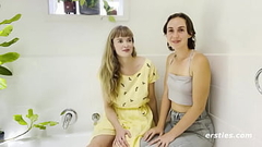 Lesbians Have Sexy Fun in the Bathtub Thumb